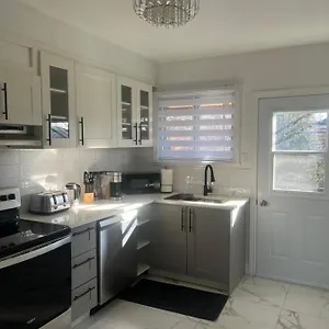 Fully Renovated With Free Parking Appartement Montréal